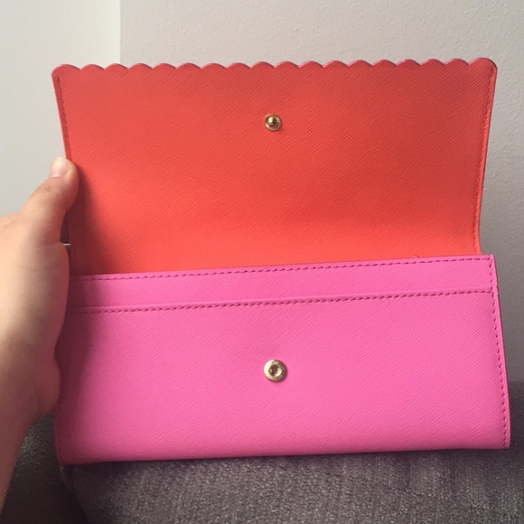 Kate Spade Scalloped Wallet - Picture 2 of 4